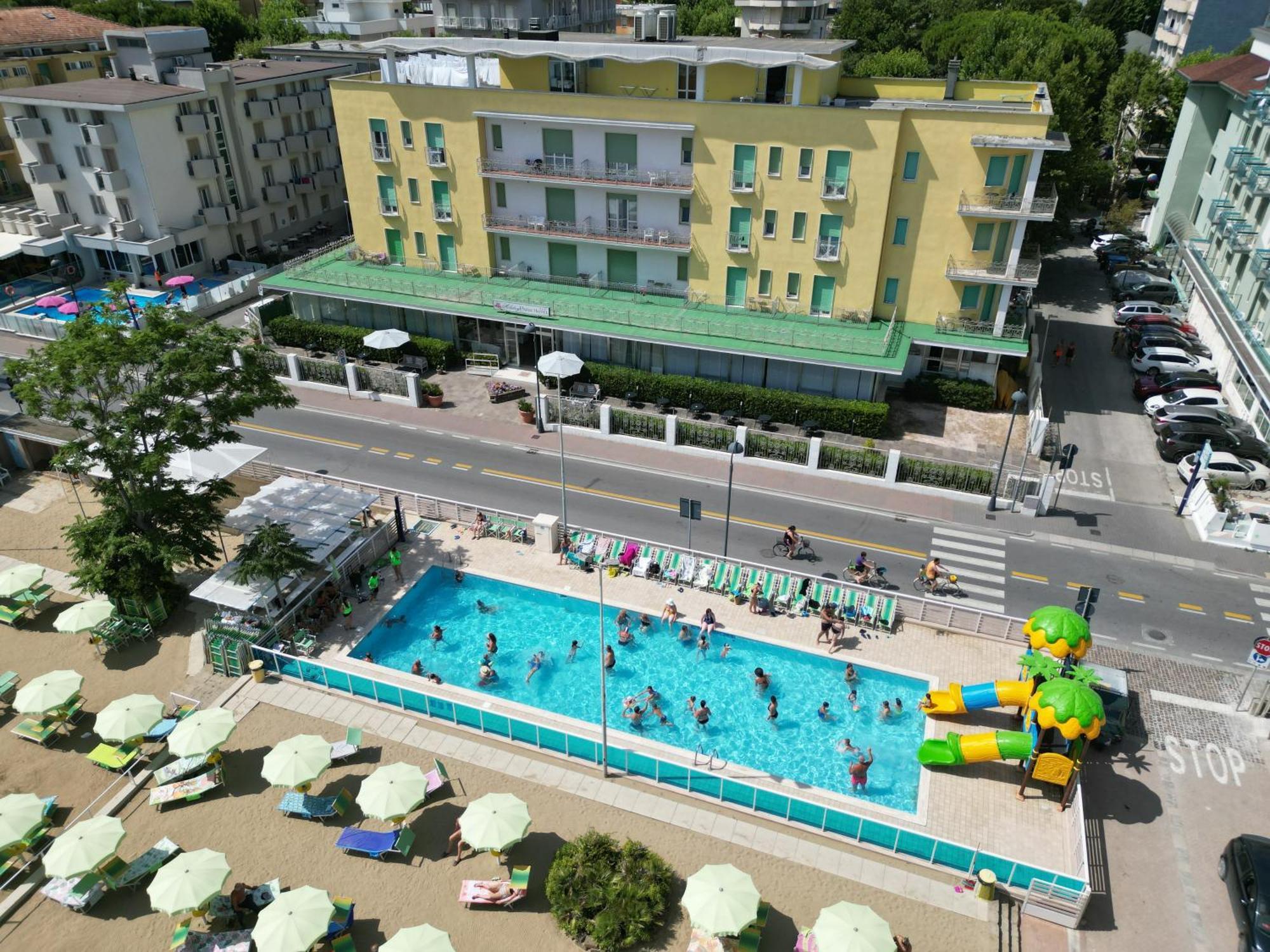 Hotel Holiday Park
